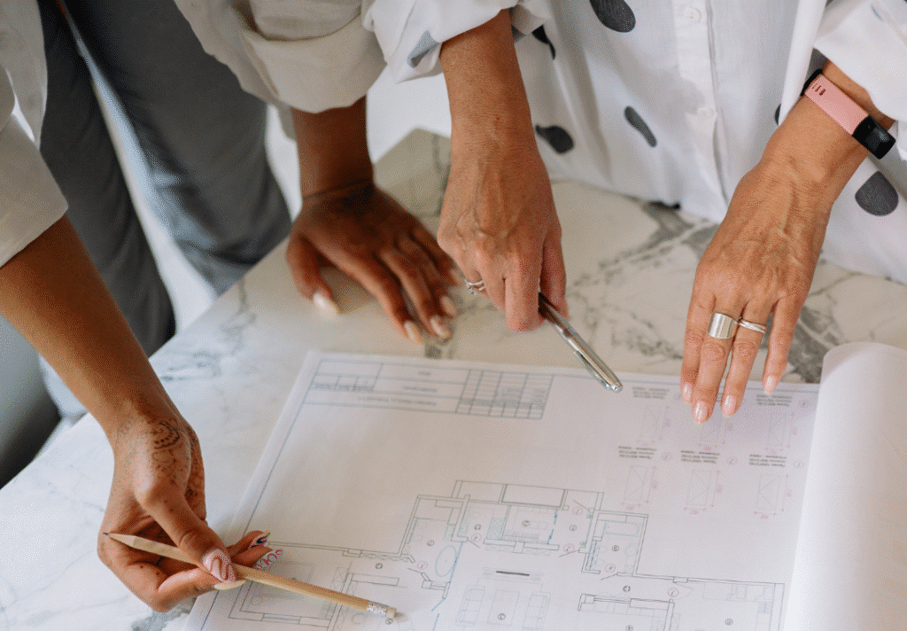 Build vs. Buy in Insurance: How Leaders Decide on Core Systems, AI, and Digital Platforms